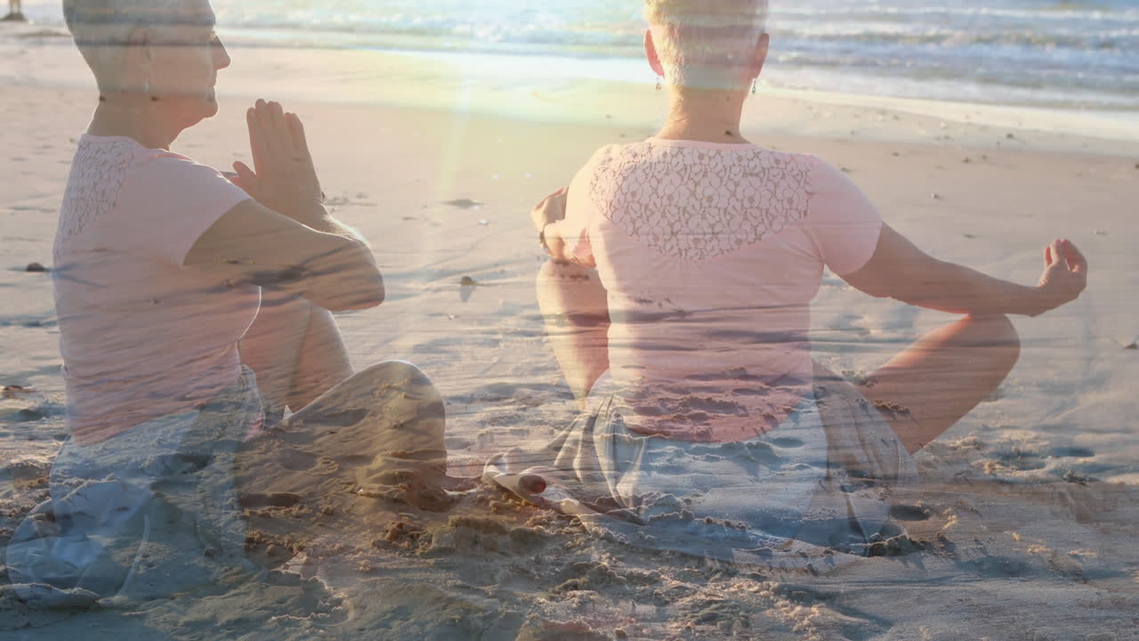 анимация кавказской женщины, медитирующей на пляже