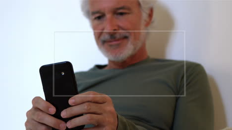 animación de un cuadro digital sobre un hombre usando un teléfono inteligente