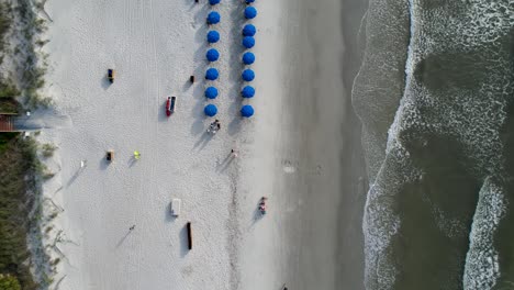 Sombrillas-De-Playa-Hacia-Abajo-Drone