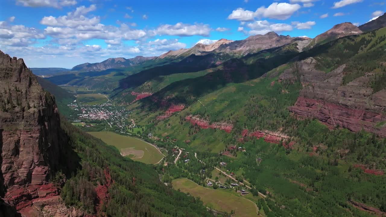 telluride centro de colorado caja de verano cañón oso negro paso camino velo nupcial cae avión no tripulado ouray ridgway niño yankee cuenca 4wd senderismo bluesky acantilado valle aspen bosque círculo de nubes a la derecha