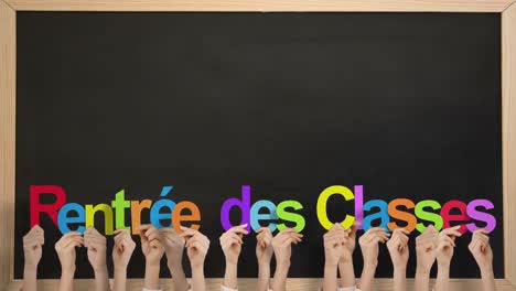 Hände-Halten-Rentre-Des-Classes-Hoch