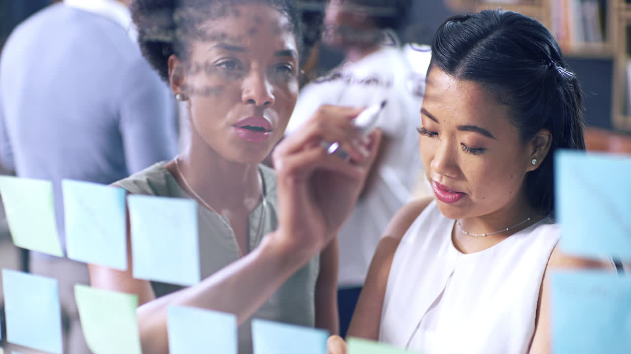 콘텐츠를 신선하게 유지하기 위해서는 팀이 필요합니다.