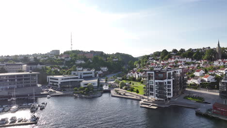 Arquitecturas-En-La-Ciudad-Costera-De-Arendal-En-Agder,-Noruega