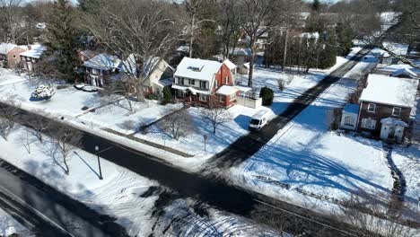 Suburbio-Nevado-En-La-Zona-De-Viviendas-Americanas-En-La-Nieve-Del-Invierno.