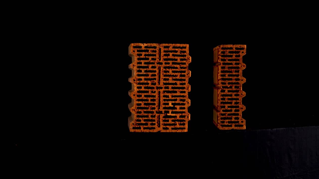 검은 바탕에 공허한 벽돌