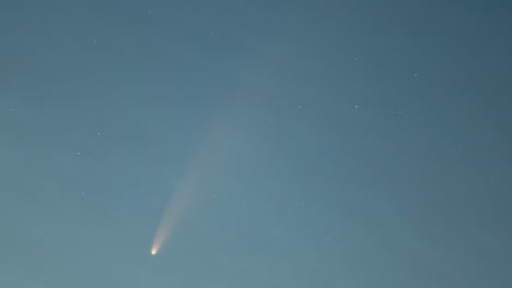 comet c-2020 f3 neowise time-lapse with noctilucent cloud background