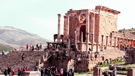 Desde-El-Templo-De-Septimius-Severus-Hasta-La-Casa-De-Ephebus,-Experimente-La-Majestuosidad-Del-Sitio-Romano-De-Djemila-Con-Asombroso-Detalle