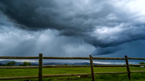 Zeitraffer-Von-Gewitterwolken-über-Boulder,-Colorado