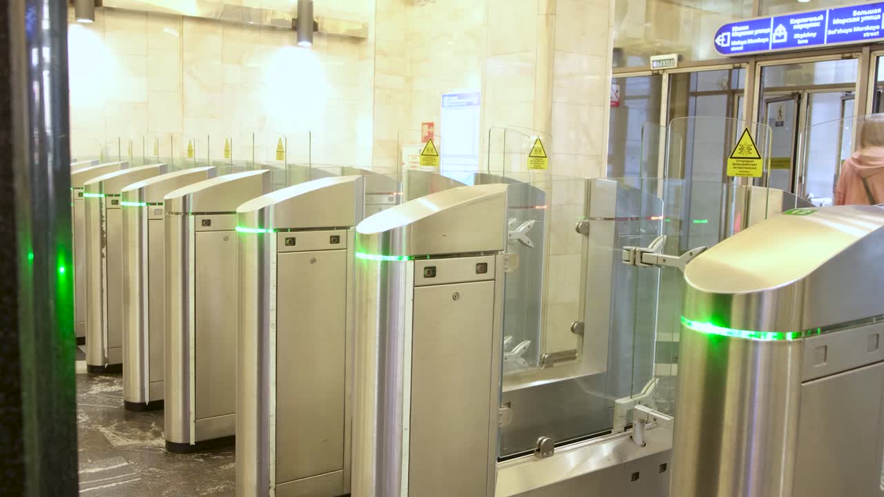 torniquetes de las estaciones de metro