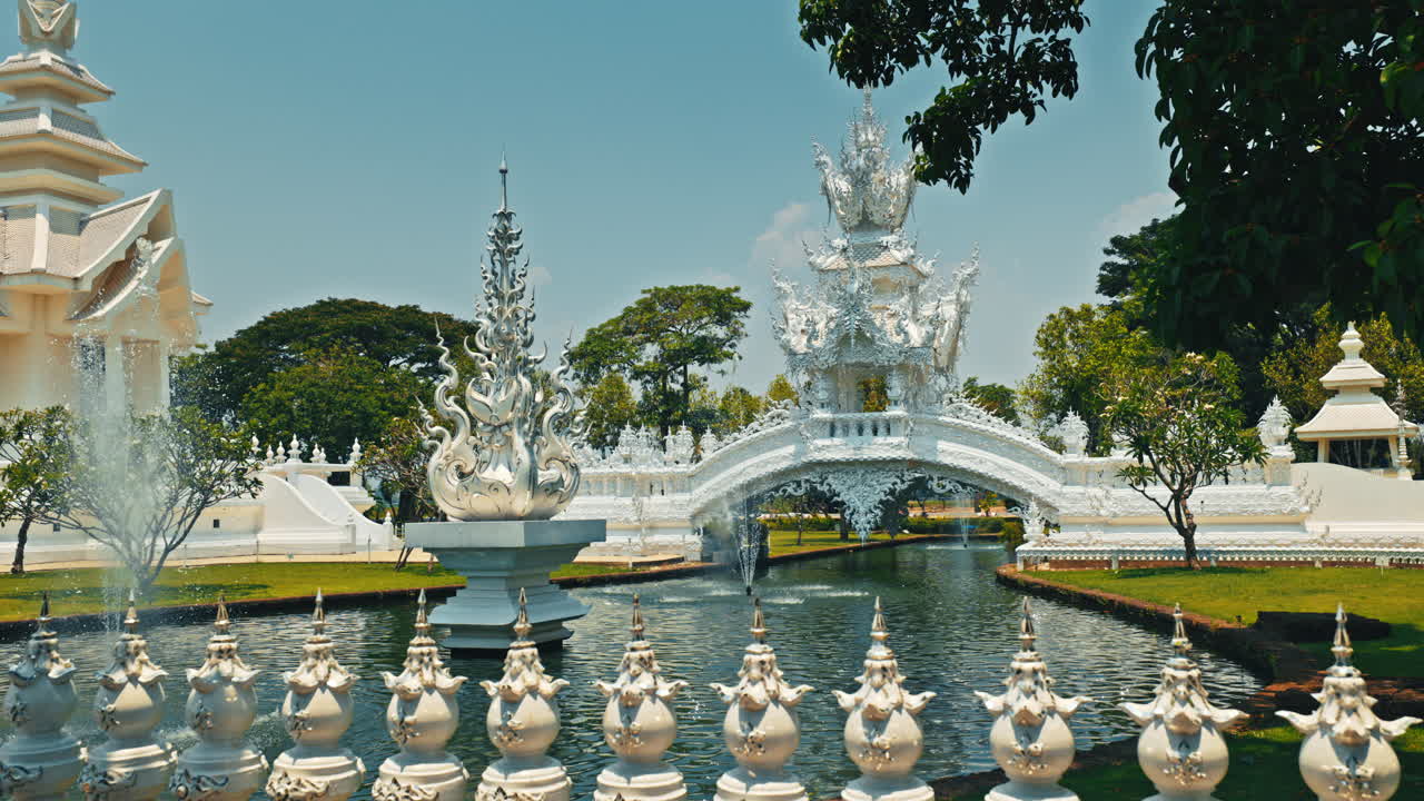 Wat Rong Khun: The White Temple in Chiang Rai, Thailand
