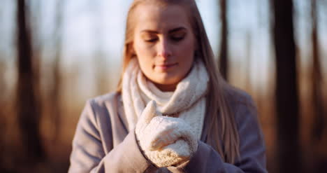 woman warming up hands in autumn 1