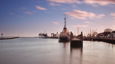 Niederländischer-Nordseehafen-Der-Insel-Terschelling-Im-Zeitraffer