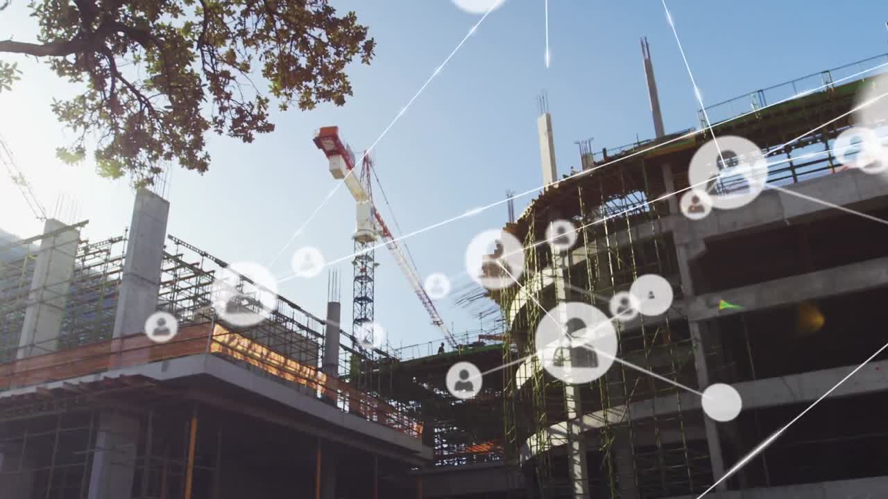 animación de la red de iconos de perfil contra el sitio de construcción