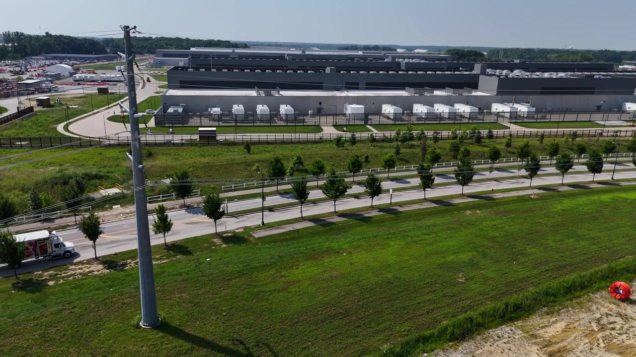 Rete elettrica - Linee elettriche per data center, drone aereo a New Albany, Ohio