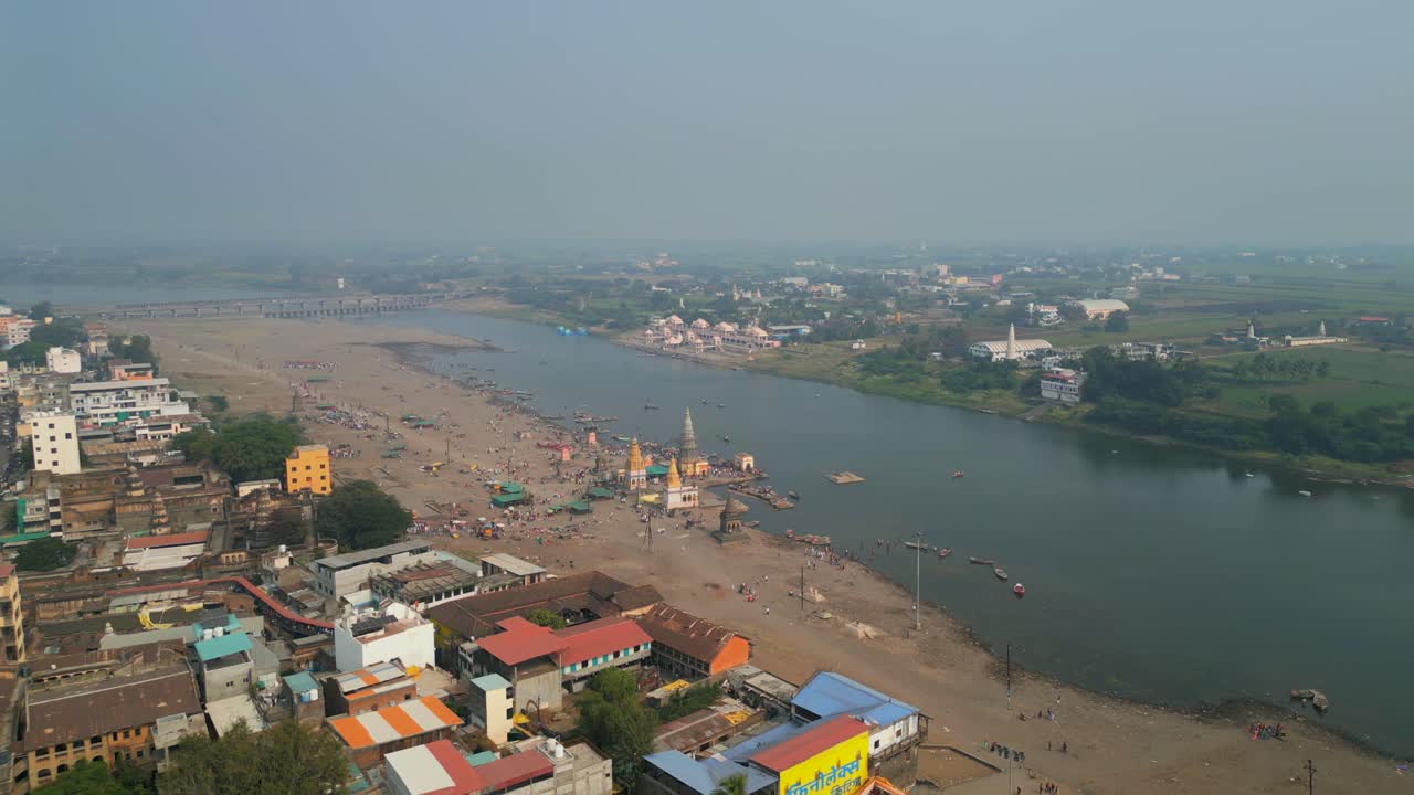 el río chandrabhaga pandharpur vista desde un avión no tripulado