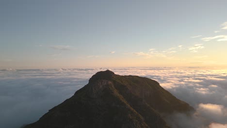 pico ruivo 4k clouds inversion cinematic shot - ilha da madeira - portugal