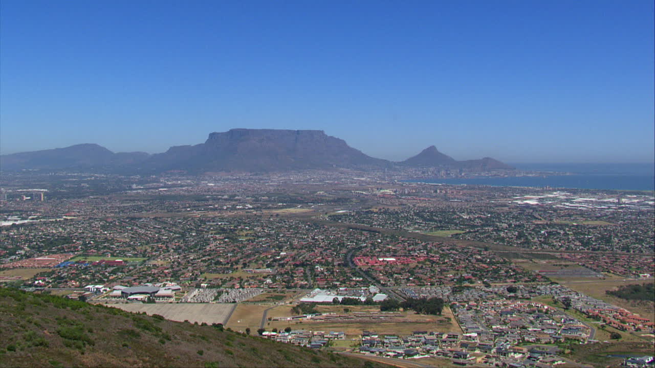 Reveal of Table Mountain and the city