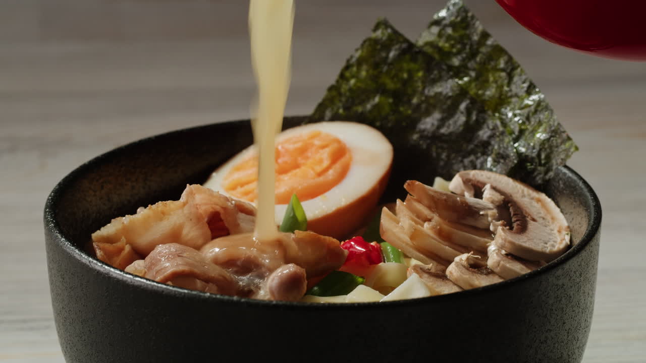 맛있는 라멘과 토핑