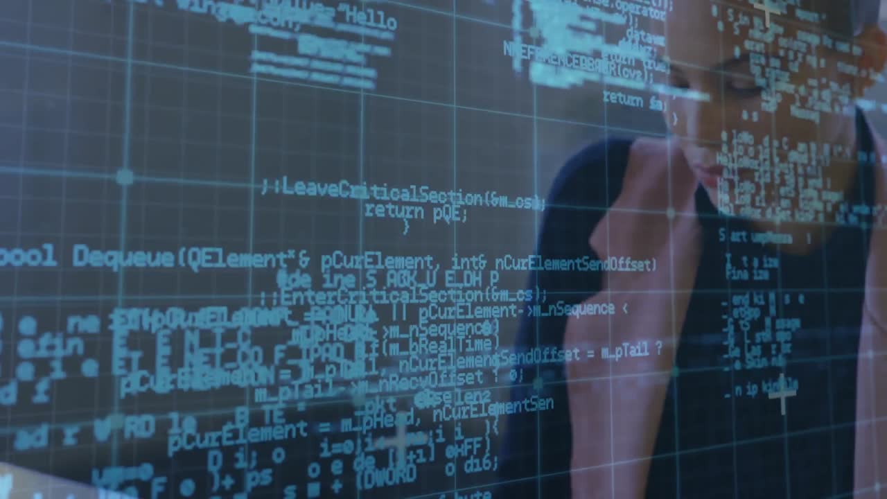 animación de procesamiento de datos sobre una mujer de negocios biracial usando una tableta digital en la oficina