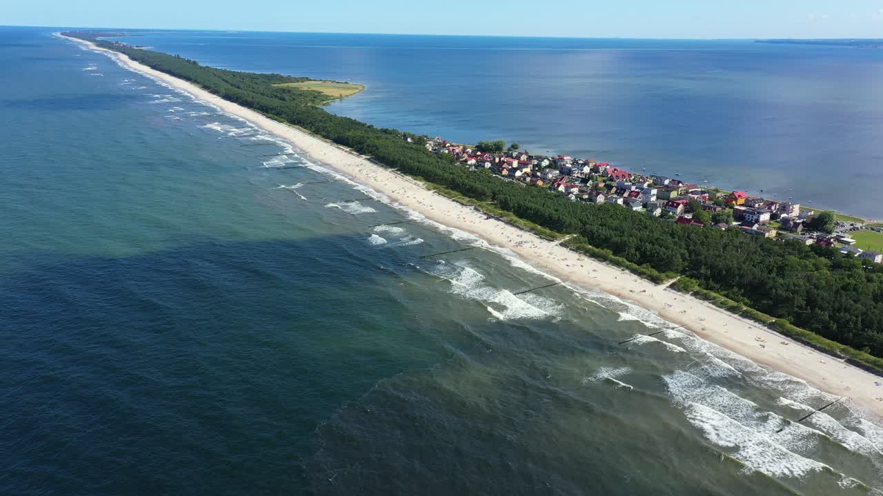폴란드의 아름다운 도시 찰루피 리조트의 해변