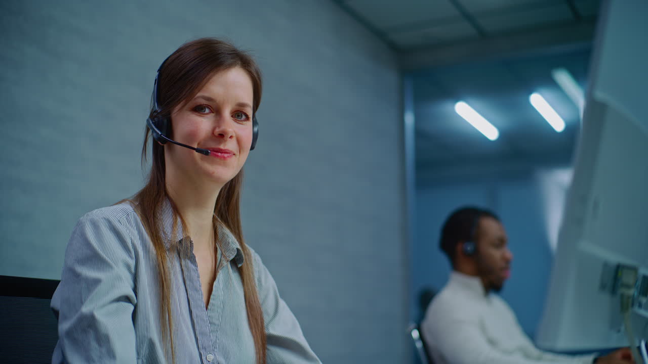 representantes de servicio al cliente en el trabajo