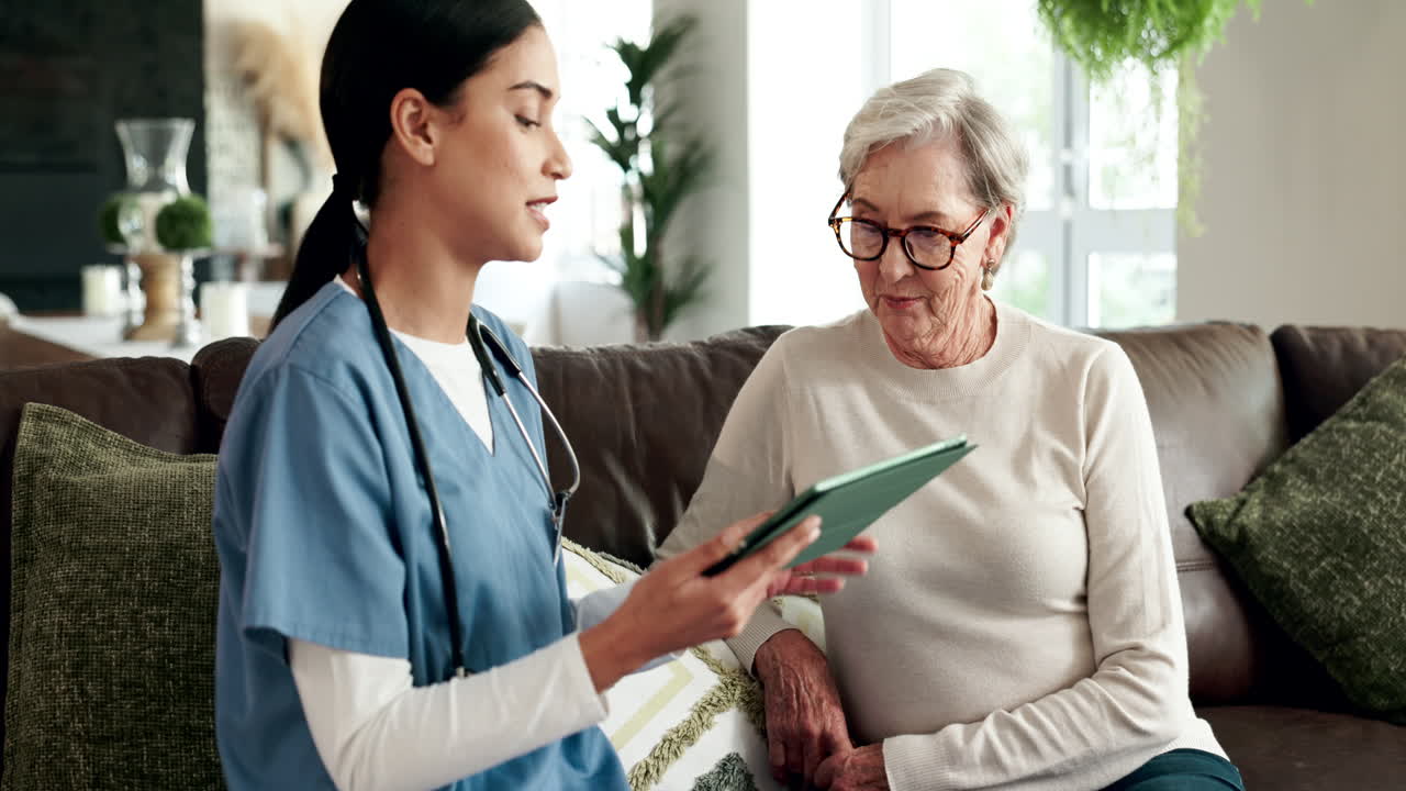 Nurse visiting a senior woman at home