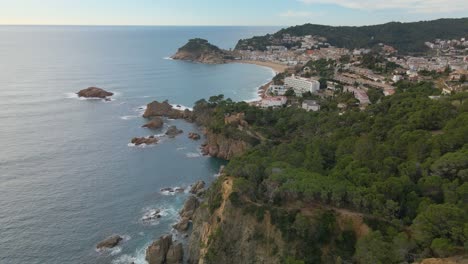 tossa de mar hermoso pueblo pesquero costero en girona españa europa