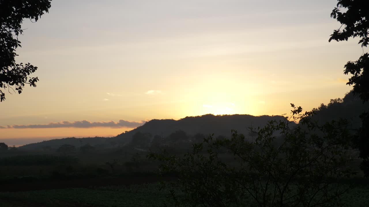 salida del sol en el valle de viñales avance rápido