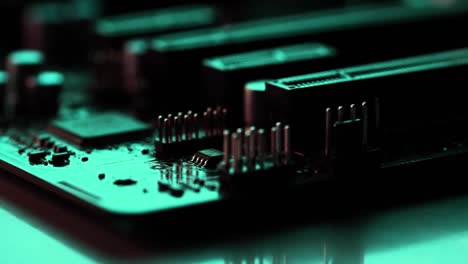 placa base de movimiento sobre pc con chips y componentes