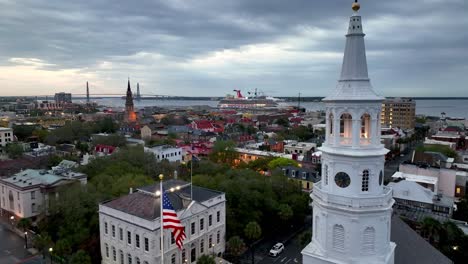 Antena-Sobre-La-Iglesia-De-St-Michaels-En-Charleston-Sc,-Carolina-Del-Sur