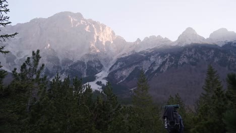 Das-Berühmte-Und-Schöne-Valbona-tal-In-Den-Albanischen-Alpen