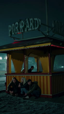 parque de atracciones abandonado por la noche