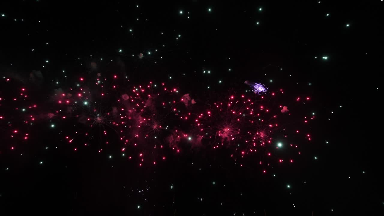 밤하늘에서 반이는 불꽃놀이 보기 폭발, 루프 애니메이션 배경, 생일, 기념일, 축제, 휴일, 새해, 초대, 크리스마스, 축제