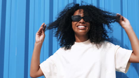 woman with sunglasses and curly hair