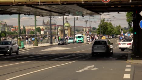 escena del puente de la ciudad de praga