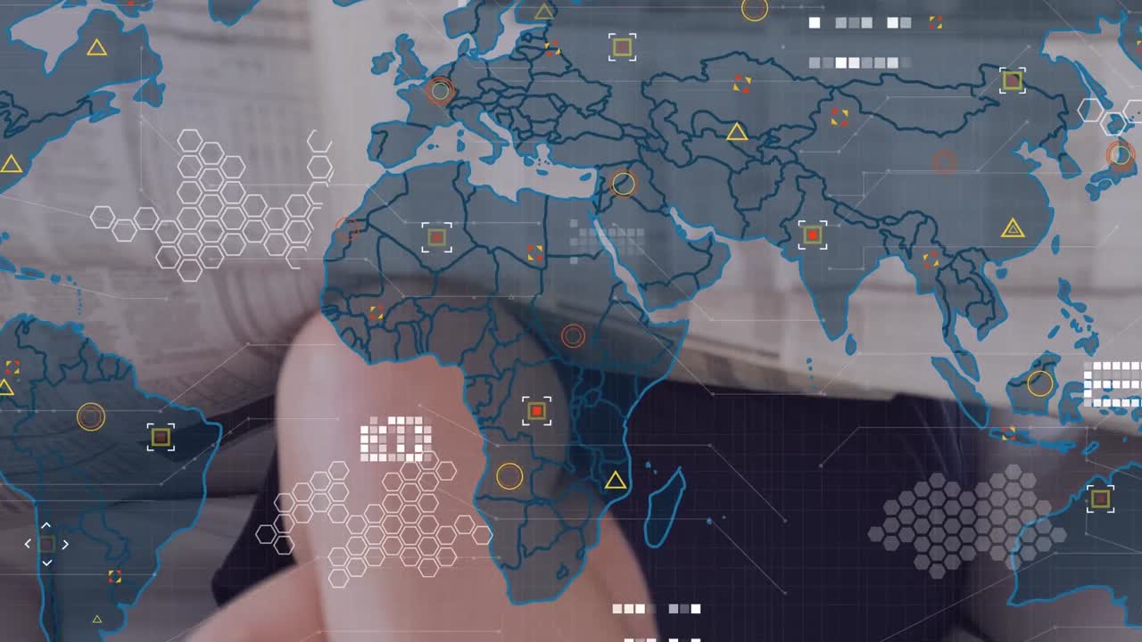 animación de un mapa del mundo sobre una mujer leyendo un periódico