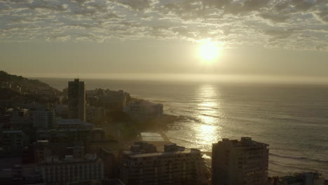 La-Ciudad-Madre-Y-La-Madre-Naturaleza-Se-Encuentran