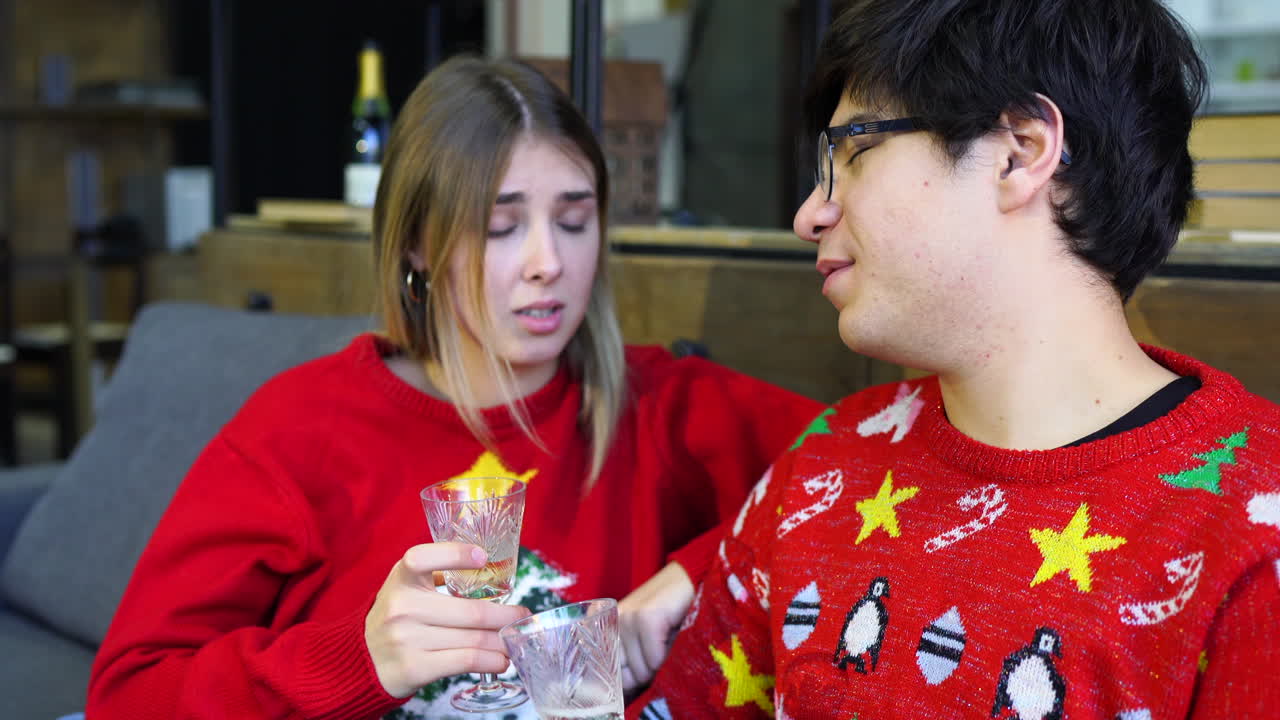 휴일을 축하하는 부부