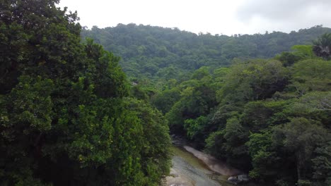 Wunderschöne-Natur-In-Der-Nähe-Von-Santa-Marta-In-Magdalena-In-Kolumbien-Bei-Tageslicht