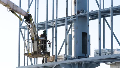 billboard construction/maintenance in winter