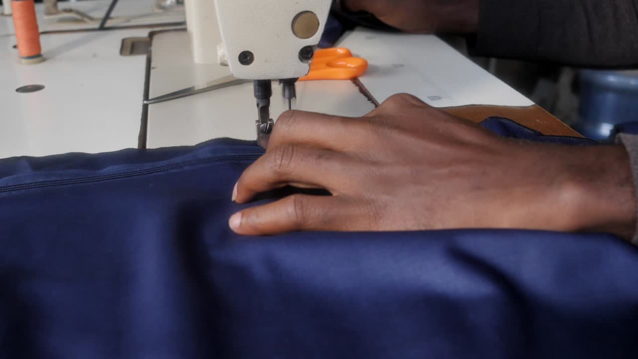 casa de moda, costura a medida y material de medición.