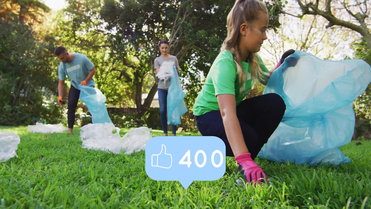 animación de las redes sociales como notificaciones sobre una familia caucásica recogiendo basura en el campo