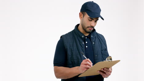hombre feliz, escritura y clipboard en la entrega