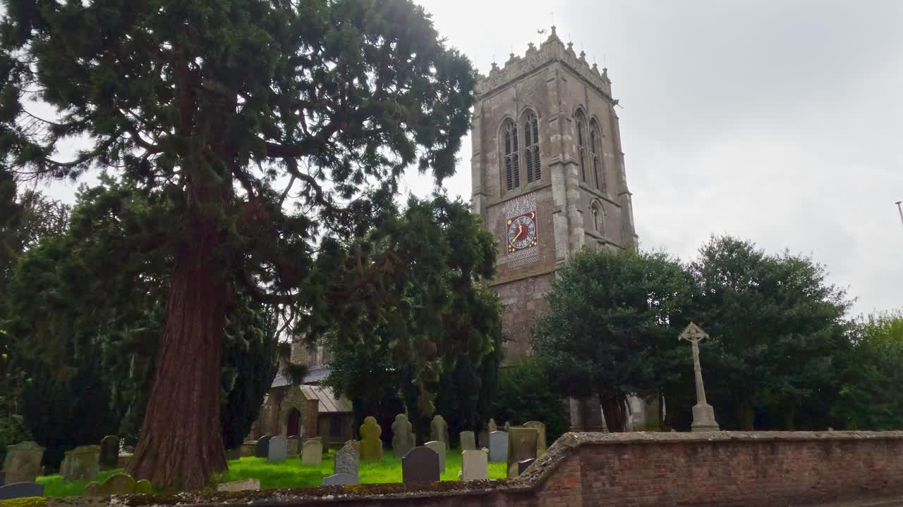 videoclip de la iglesia parroquial en la histórica ciudad de burgh le marsh en el borde de los wolds de lincolnshire