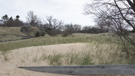 sand, der den pfad blockiert