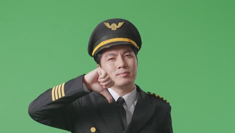 pilot disapproving gesture