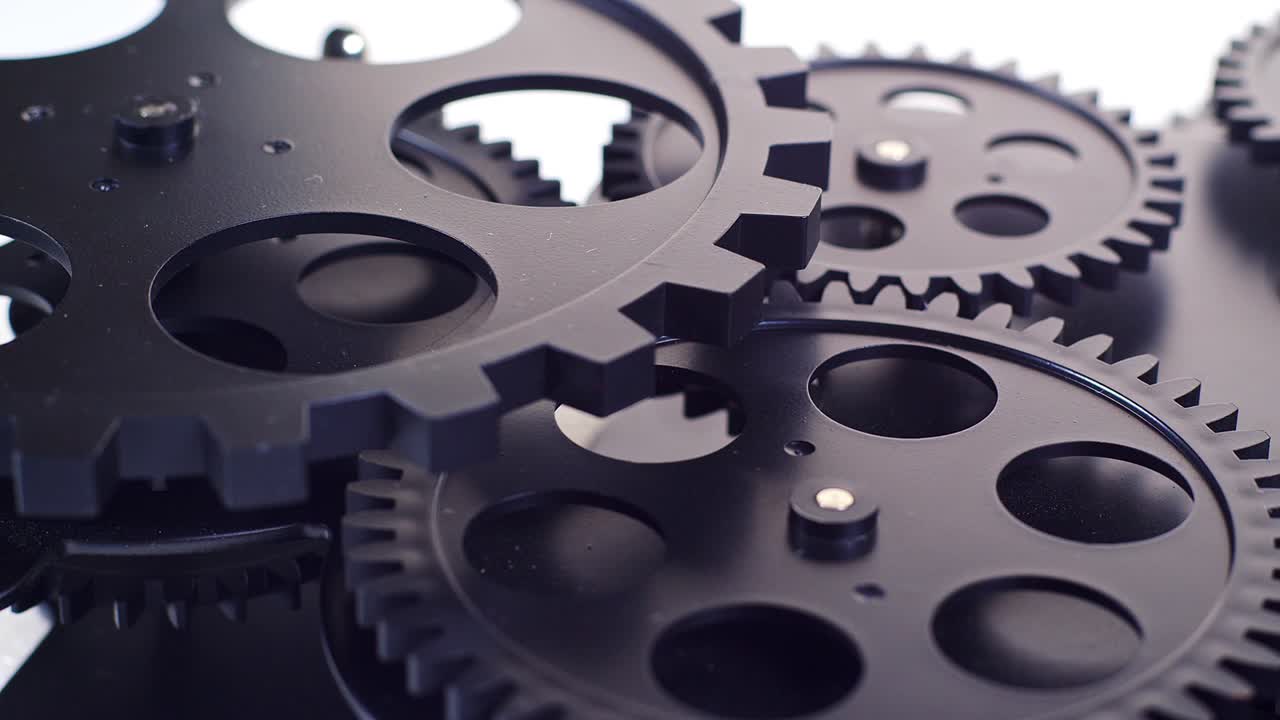 fotografía de cerca de las ruedas de engranajes negras girando