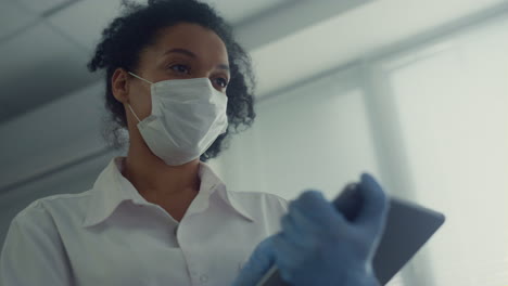 Woman-doctor-holding-tablet-talking-to-patient-closeup.-Nurse-checking-client.