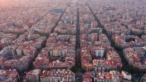 vista aérea de fort pienc y el barrio de sant martí al amanecer, españa