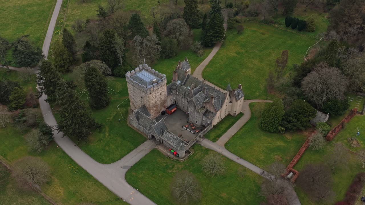 Veduta aerea dello storico Castello di Drum in Scozia